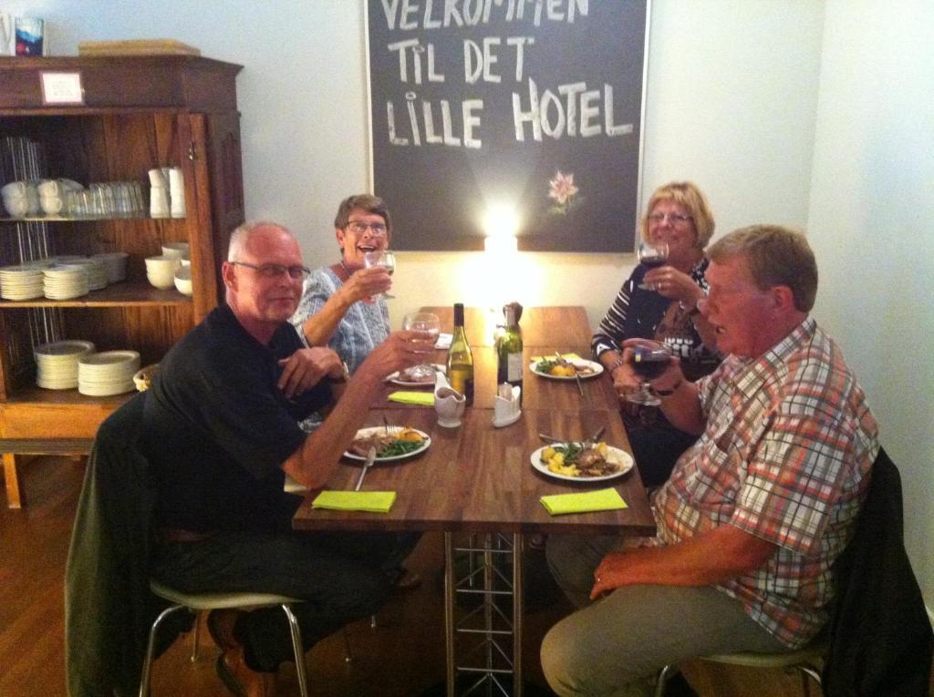 Det Lille Hotel Rønne Buitenkant foto